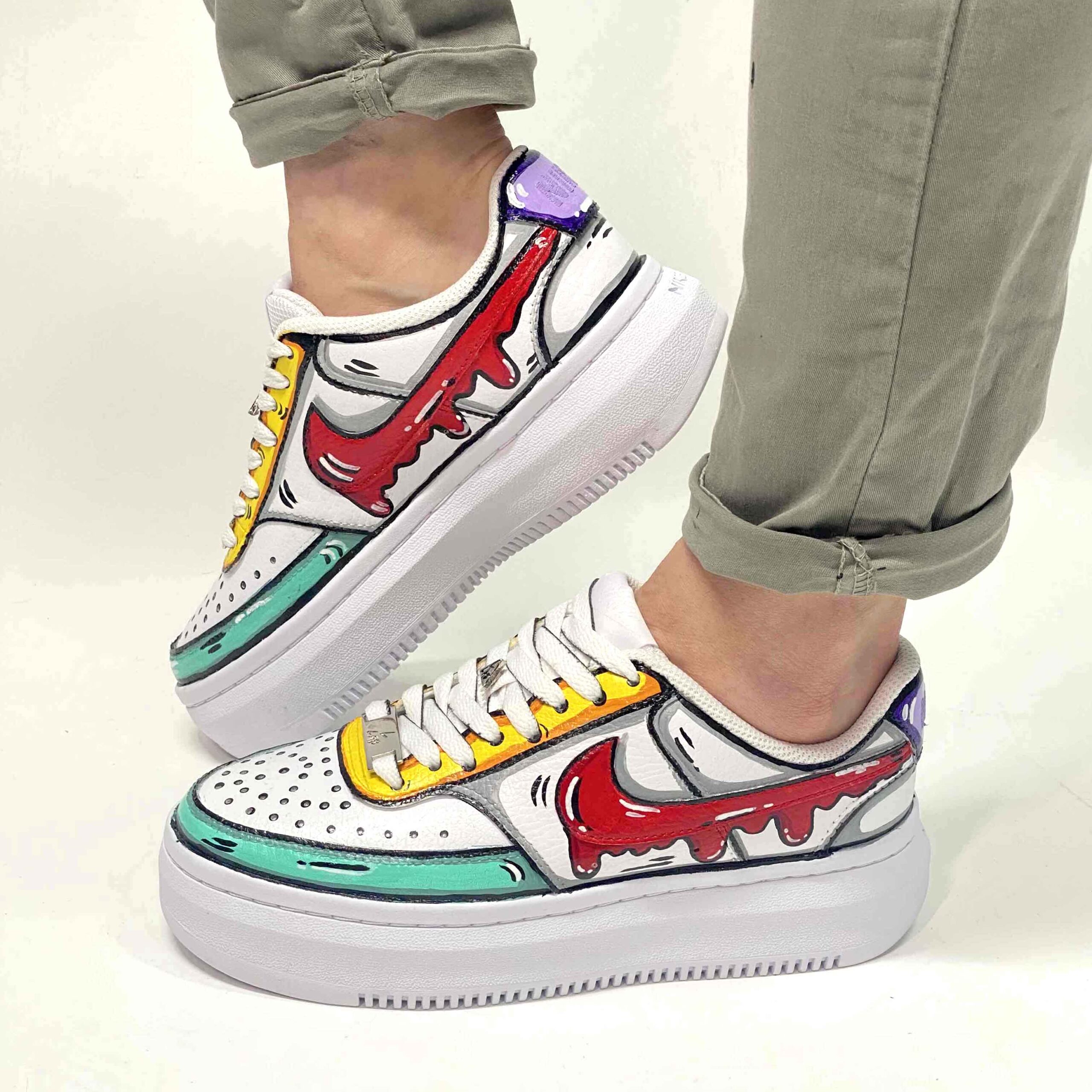 Nike Court Vision Low Platform Cartoon Dipinte A Mano Verde Acqua, Giallo, Viola e Swoosh Gocce Cadenti Rosso