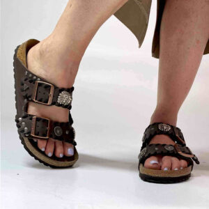 Birkenstock Arizona Personalizzate Base Marrone Passamaneria Nera e Borchie Satinate – Indiano
