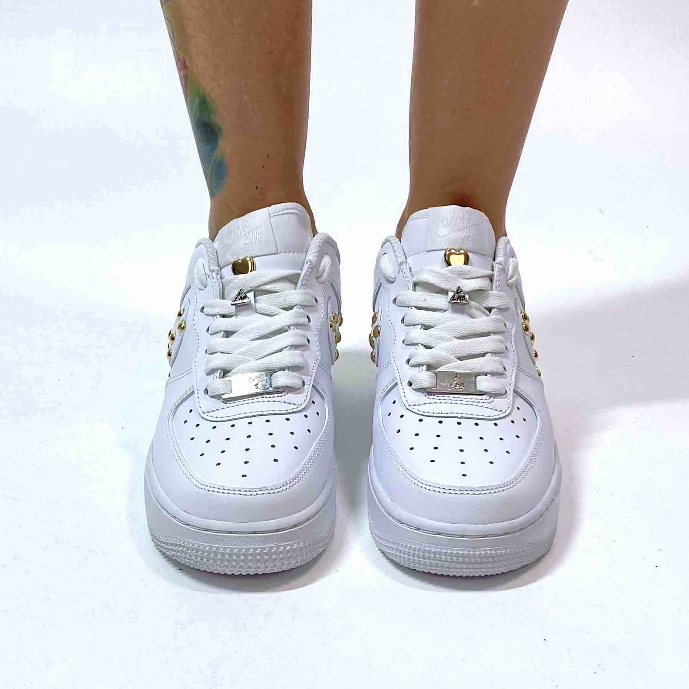 Nike Air Force 1 Custom Glitter e Borchie Oro