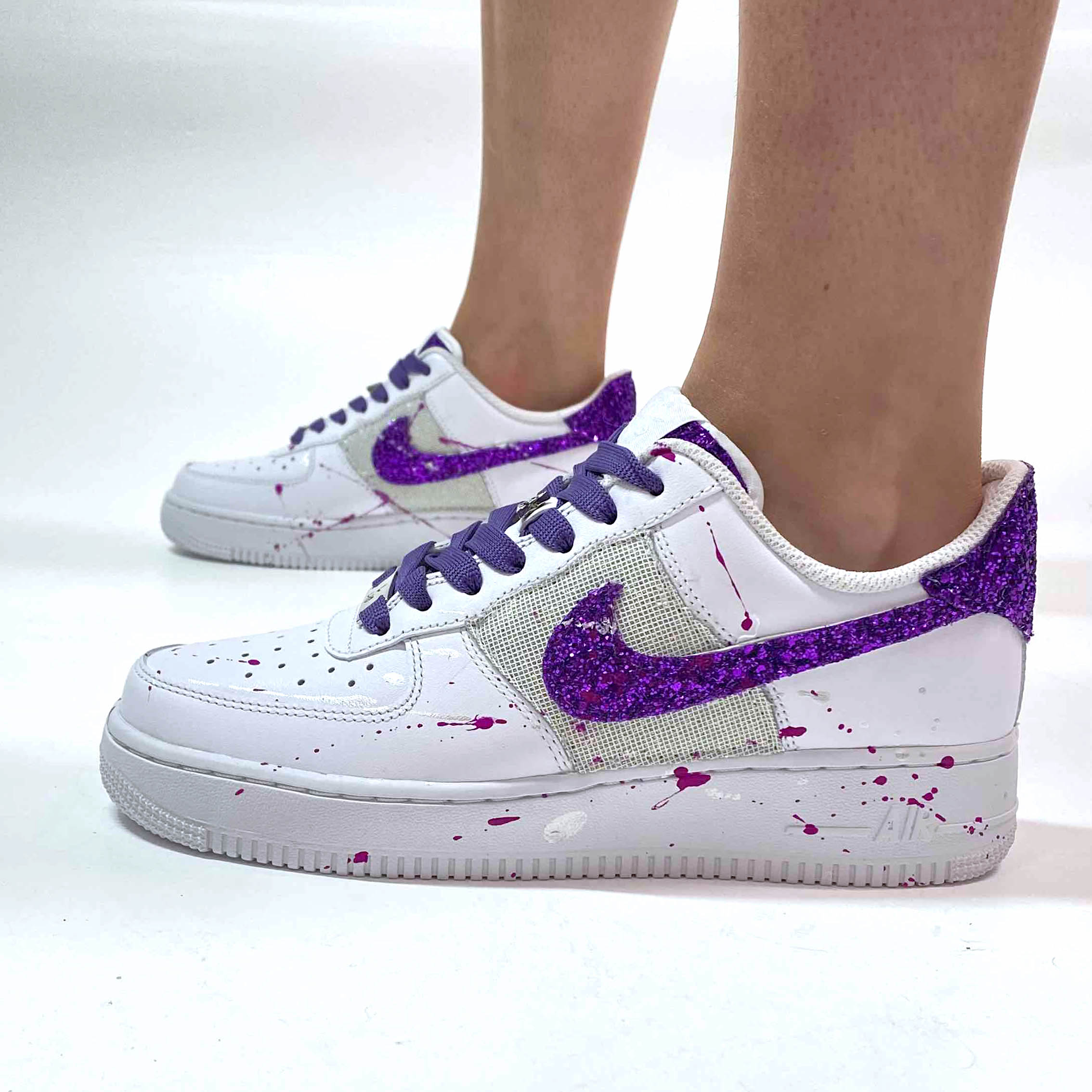 Nike Air Force One Custom Swoosh e Lacci Viola