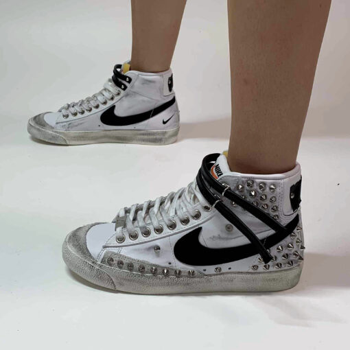 Nike Blazer Customized Borchie, Swoosh Dipinto A Mano & Sporcatura Vintage