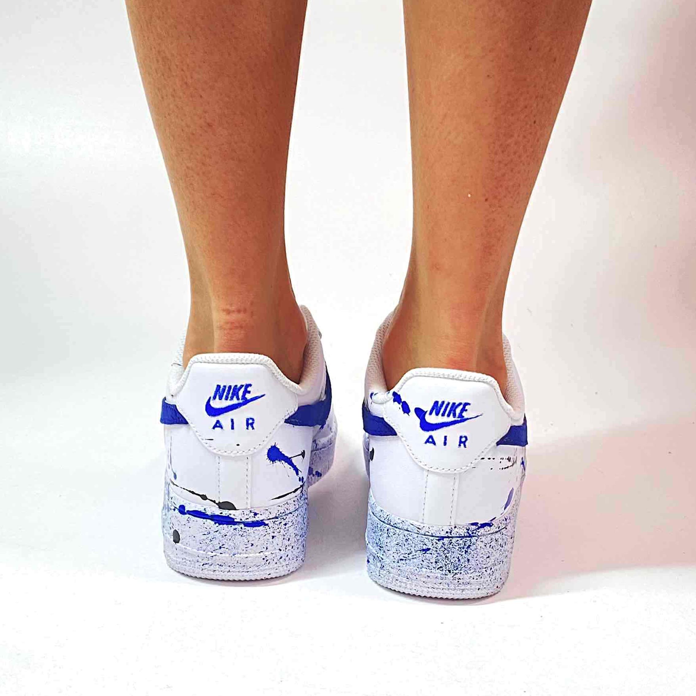 Air Force One Custom Swoosh Pelle Blu, Sporcata Frustata e Fondo Puntinato Nero e Blu