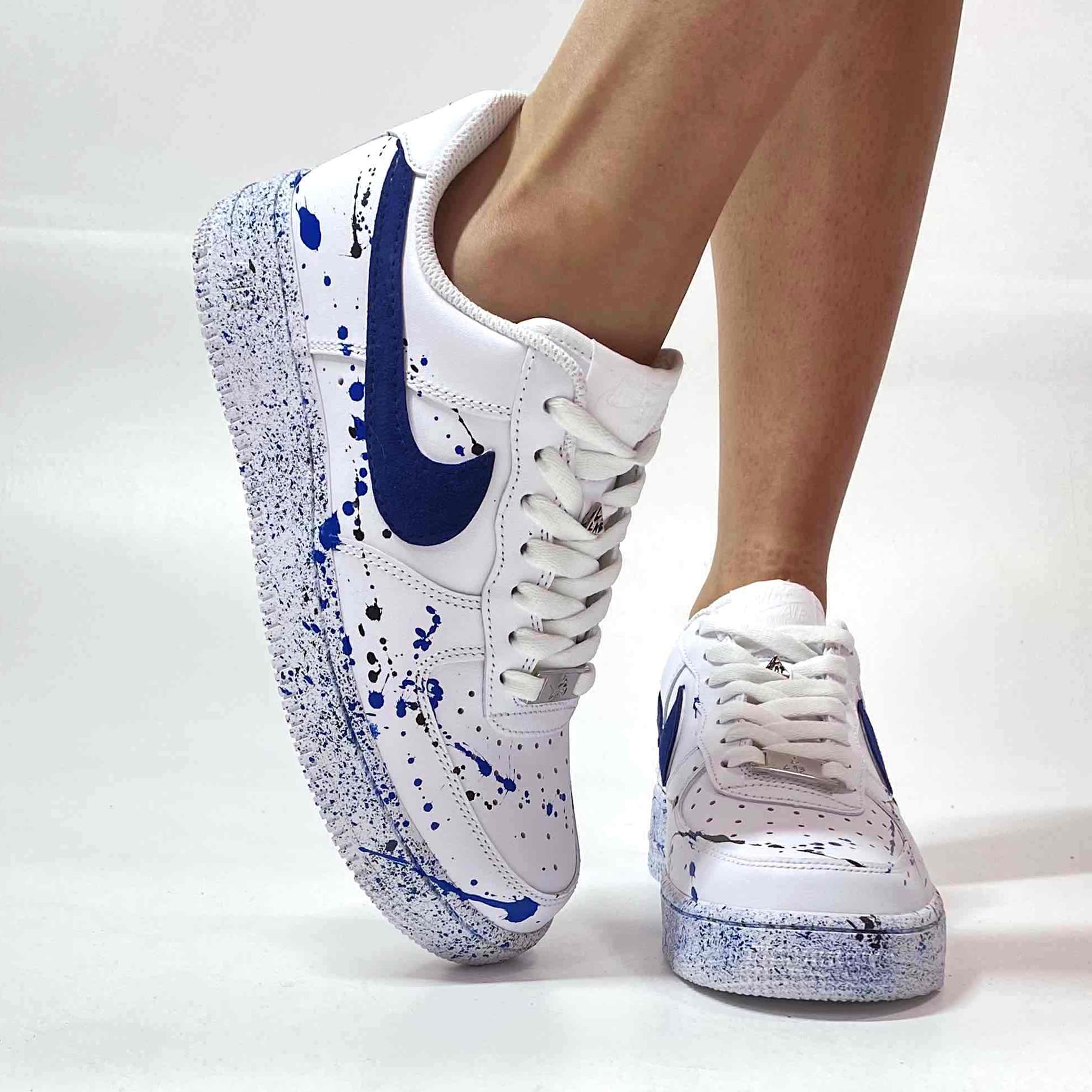 Air Force One Custom Swoosh Pelle Blu, Sporcata Frustata e Fondo Puntinato Nero e Blu