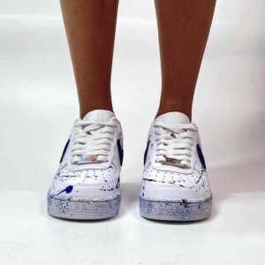 Air Force One Custom Swoosh Pelle Blu, Sporcata Frustata e Fondo Puntinato Nero e Blu