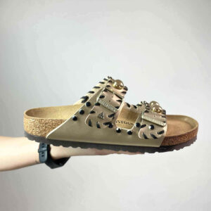 Birkenstock Arizona Personalizzate Base Oro con Passamaneria, Borchie e Strass Neri