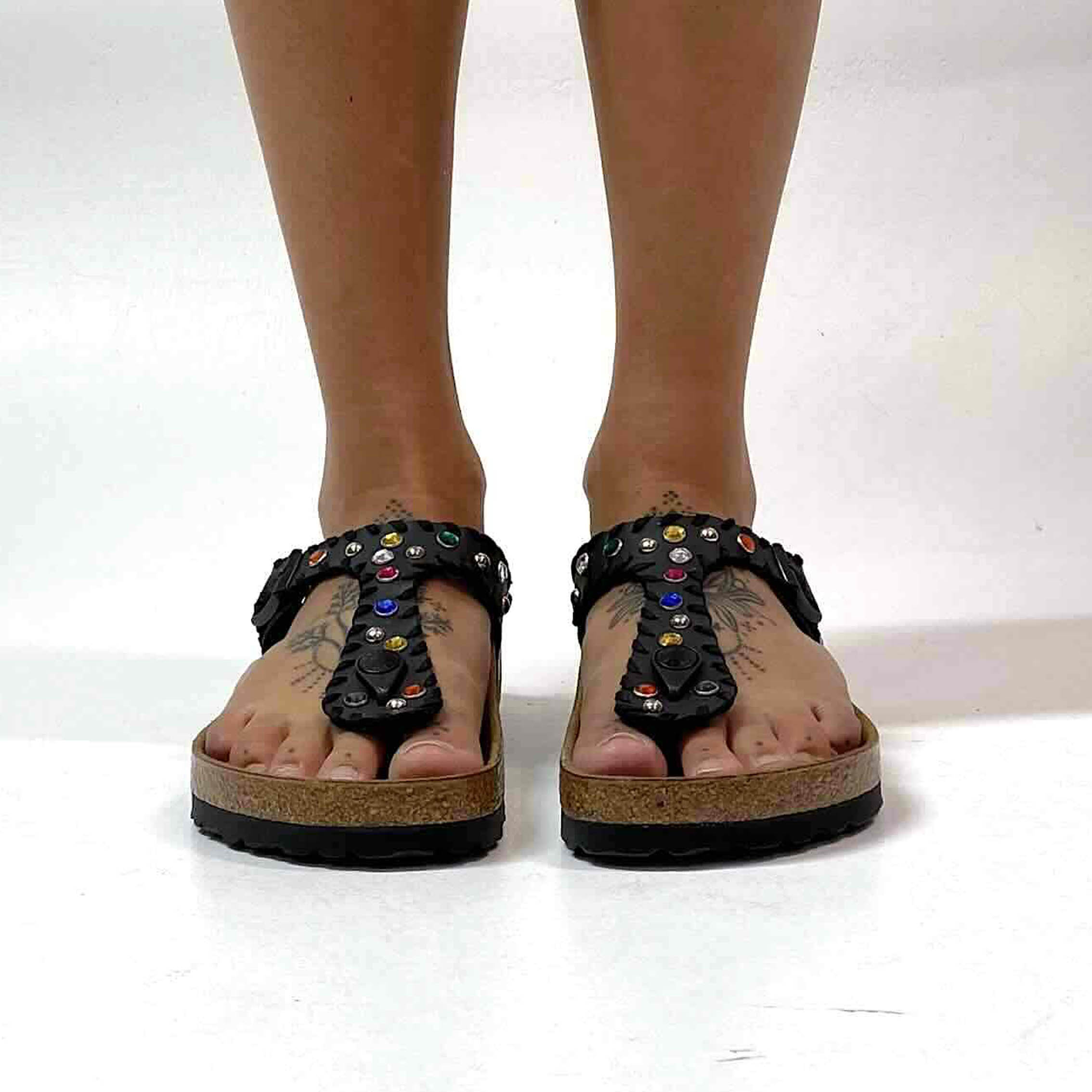 Birkenstock Gizeh Personalizzate Base Nera con Passamaneria e Borchie Multicolor