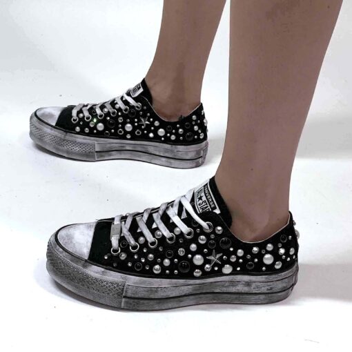 Converse All Star Personalizzate Platform Low Nere con Borchie, Perle, Strass e Sporcatura Vintage