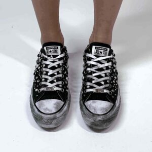 Converse All Star Personalizzate Platform Low Nere con Borchie, Perle, Strass e Sporcatura Vintage