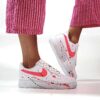 Nike Air Force One Custom Baffo Fuxia, Sporcatura Fuxia e Nera