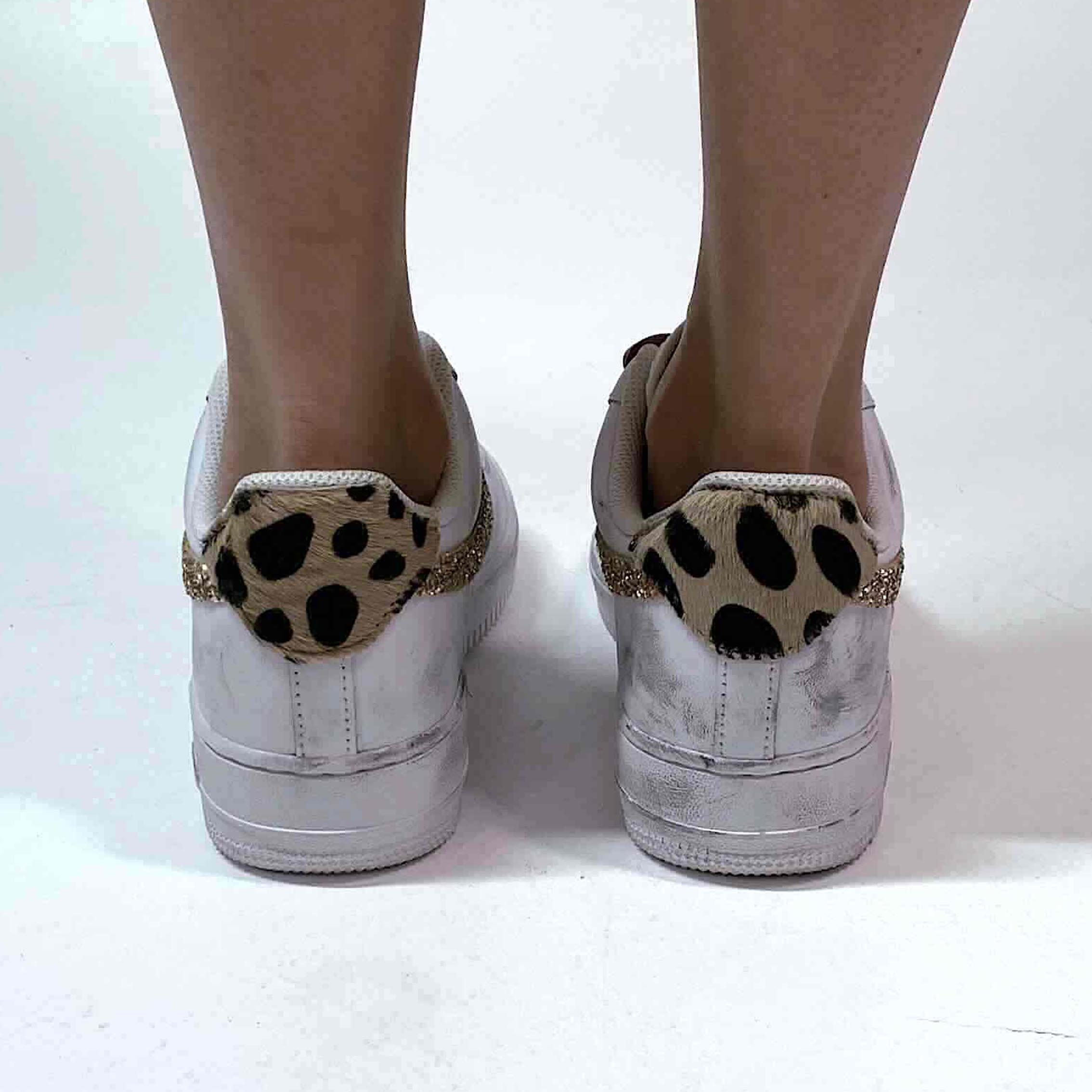 Nike Air Force One Custom Swoosh Glitter Oro, Inserti Leo e Sporcatura Vintage