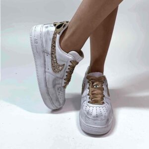 Nike Air Force One Custom Swoosh Glitter Oro, Inserti Leo e Sporcatura Vintage