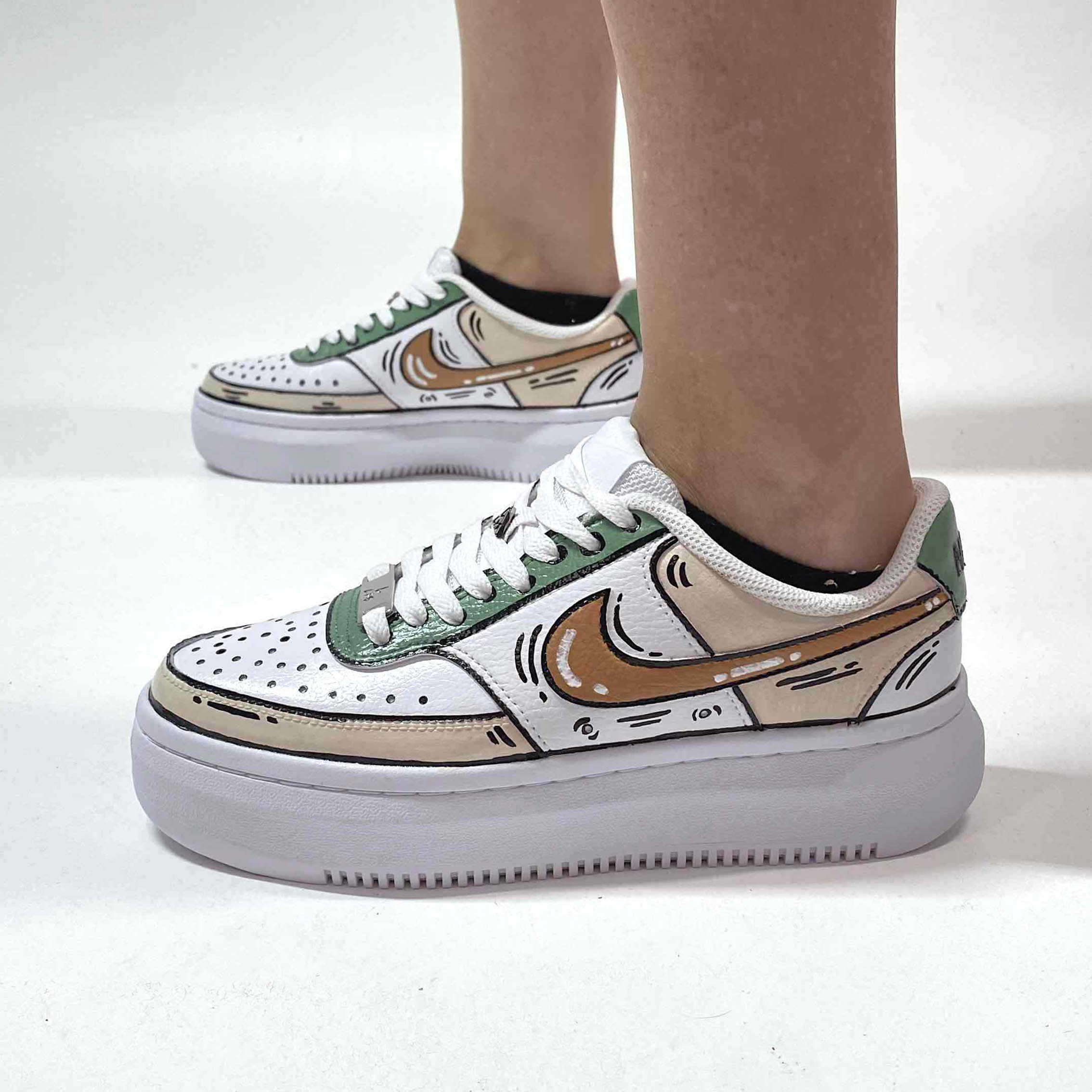 Nike Court Vision Low Platform Custom Cartoon Dipinte A Mano Beige e Verde