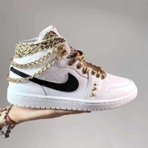 Nike Jordan 1 Custom Swoosh Lurex Nero, Catene e Borchie Oro, Inserti Raffia