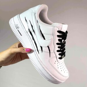 Nike Air Force One Custom Swoosh Con Graffio e Lacci Neri