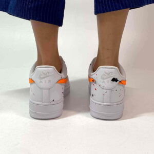 Nike Air Force One Custom Swoosh e Laccetti e Sporcatura Arancio
