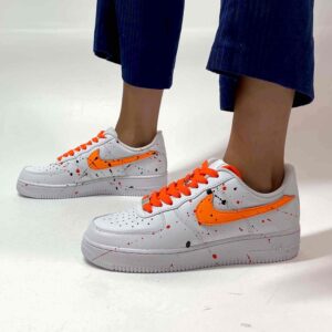 Nike Air Force One Custom Swoosh e Laccetti e Sporcatura Arancio