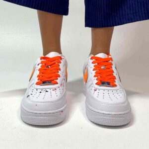 Nike Air Force One Custom Swoosh e Laccetti e Sporcatura Arancio