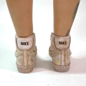 Nike Blazer Customized Delavé Beige Swoosh e Linguetta Teddy, Borchie e Occhielli Oro