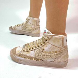 Nike Blazer Customized Delavé Beige Swoosh e Linguetta Teddy, Borchie e Occhielli Oro