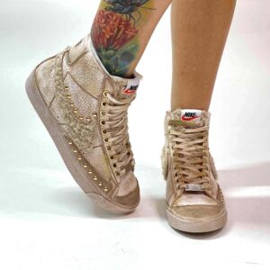 Nike Blazer Customized Delavé Beige Swoosh e Linguetta Teddy, Borchie e Occhielli Oro