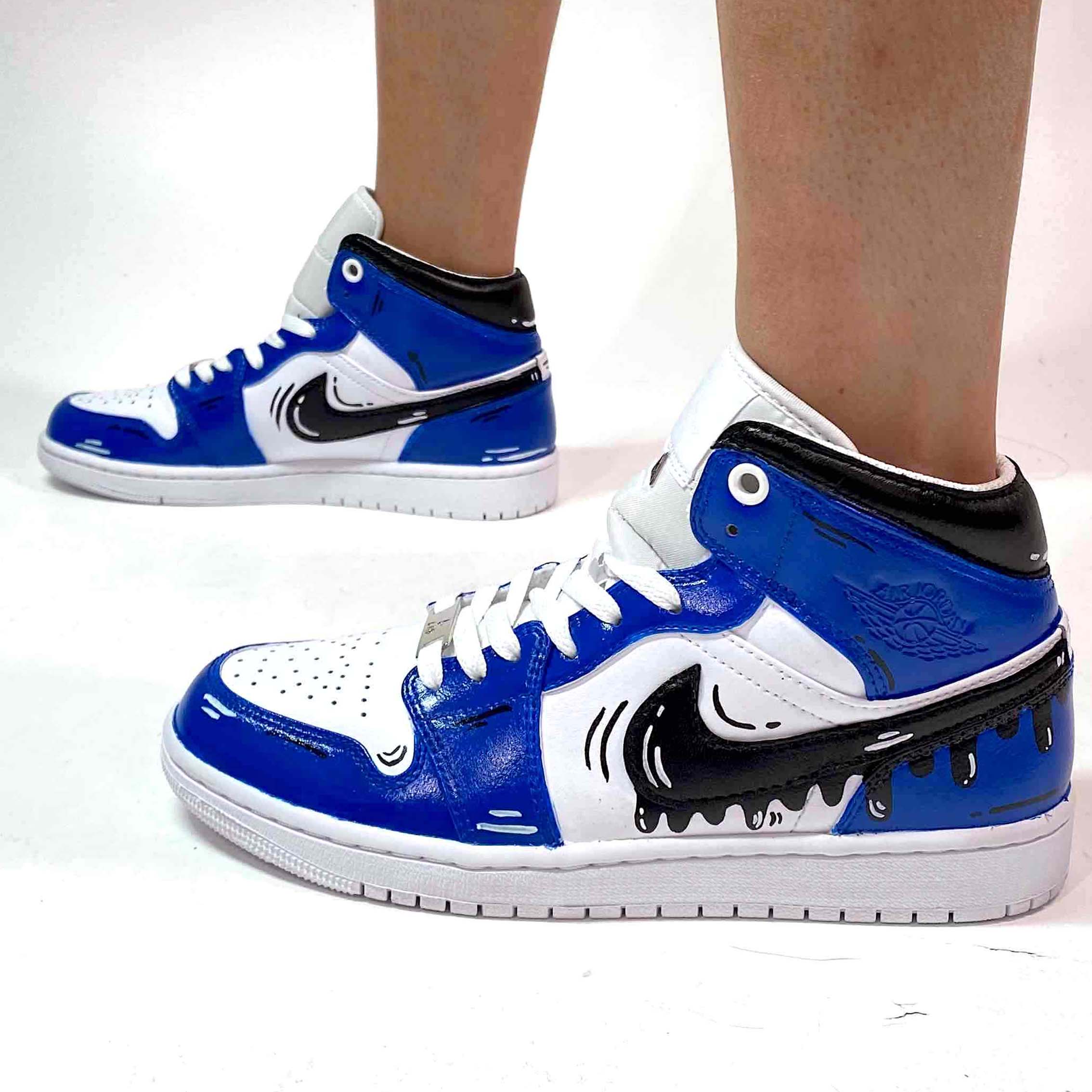 Nike Jordan 1 Custom Cartoon Dipinta A Mano Blu e Nero, Swoosh Goccia