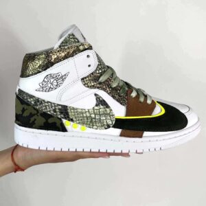 Nike Jordan 1 Custom Doppio Swoosh Fluo, Camouflage, Pelle Scamosciata e Borchie
