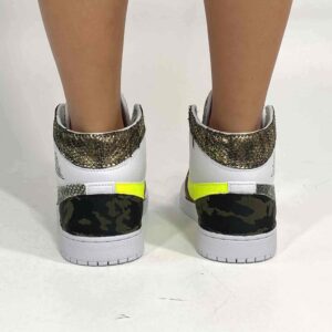 Nike Jordan 1 Custom Doppio Swoosh Fluo, Camouflage, Pelle Scamosciata e Borchie