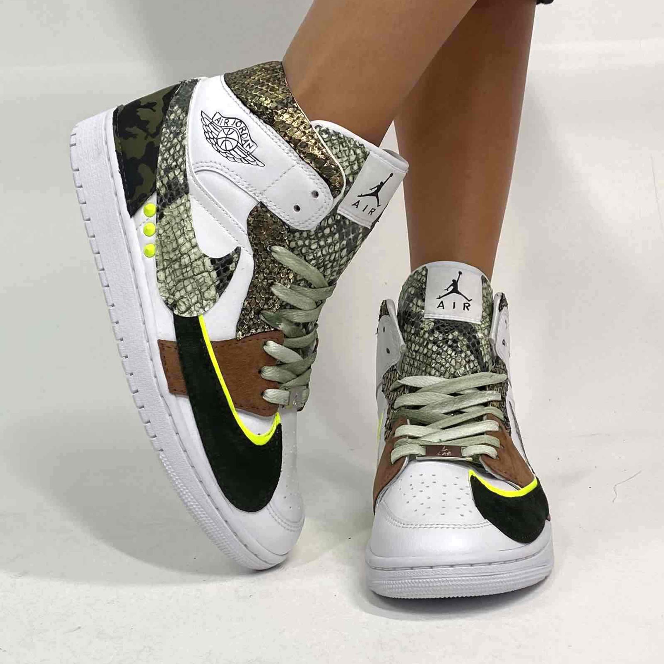 Nike Jordan 1 Custom Doppio Swoosh Fluo, Camouflage, Pelle Scamosciata e Borchie