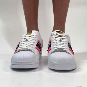 Adidas Superstar Personalizzate Fucsia, Nero e Borchie Nere