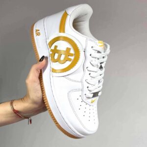 Nike AF1 solo per storia Bitcoin