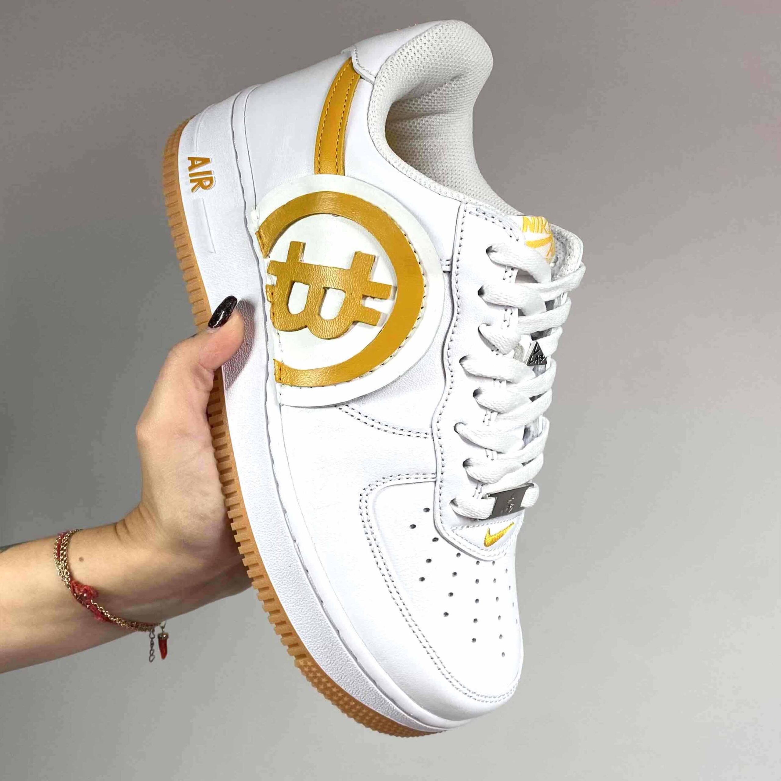 Nike AF1 solo per storia Bitcoin