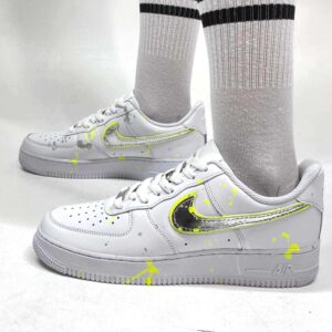 Nike Air Force One Custom Baffo Argento con contorno Giallo Fluo e sporcatura Giallo fluo e Argento