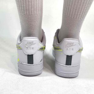 Nike Air Force One Custom Baffo Argento con contorno Giallo Fluo e sporcatura Giallo fluo e Argento