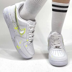 Nike Air Force One Custom Baffo Argento con contorno Giallo Fluo e sporcatura Giallo fluo e Argento