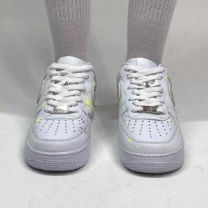 Nike Air Force One Custom Baffo Argento con contorno Giallo Fluo e sporcatura Giallo fluo e Argento
