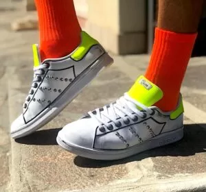 Adidas Stan Smith Personalizzate Profili Neri Dipinti, Accessori Giallo Fluo & Borchie