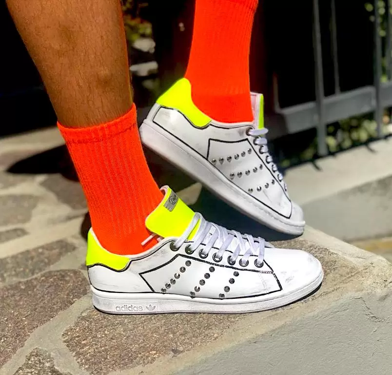 Adidas Stan Smith Personalizzate Profili Neri Dipinti, Accessori Giallo Fluo & Borchie
