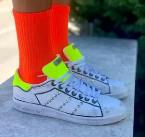 Adidas Stan Smith Personalizzate Profili Neri Dipinti, Accessori Giallo Fluo & Borchie