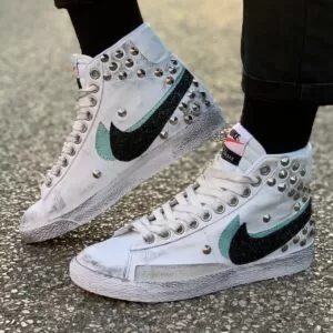 Nike Blazer Customized Borchie, Doppio Swoosh & Sporcatura Vintage
