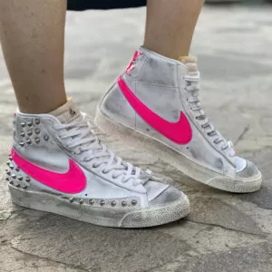 Nike Blazer Customized Borchie, Swoosh e Scritta Nike Rosa Fluo