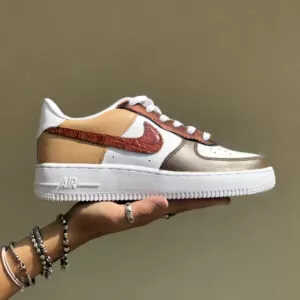 Nike air force hot sale basse nere e marroni