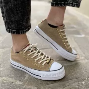 Converse All Star Personalizzate Platform Low Scamosciato Beige, Borchie Oro e Lacci Corda