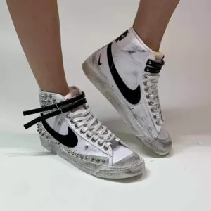 Nike Blazer Customized Borchie, Swoosh Dipinto A Mano & Sporcatura Vintage