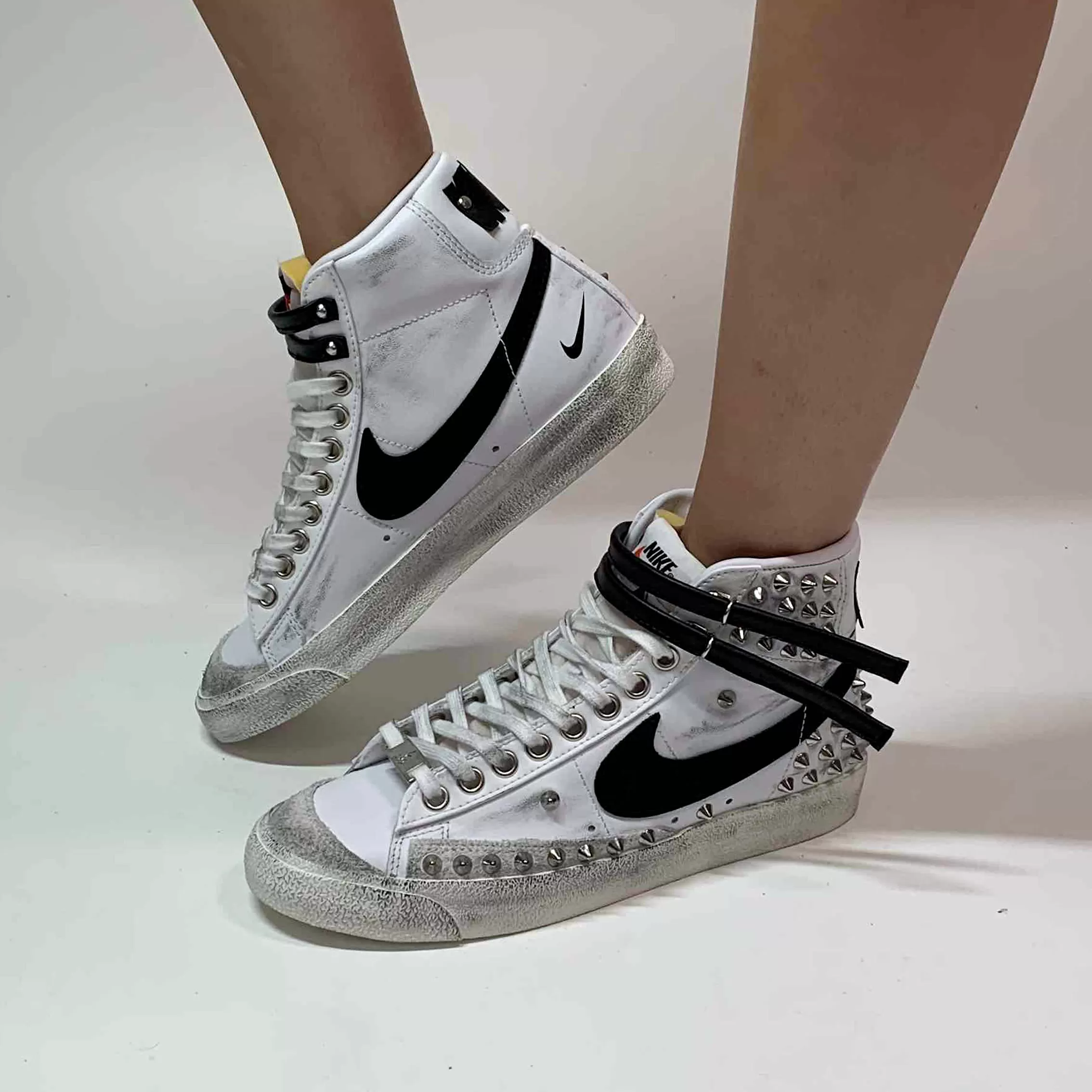 Nike Blazer Customized Borchie, Swoosh Dipinto A Mano & Sporcatura Vintage
